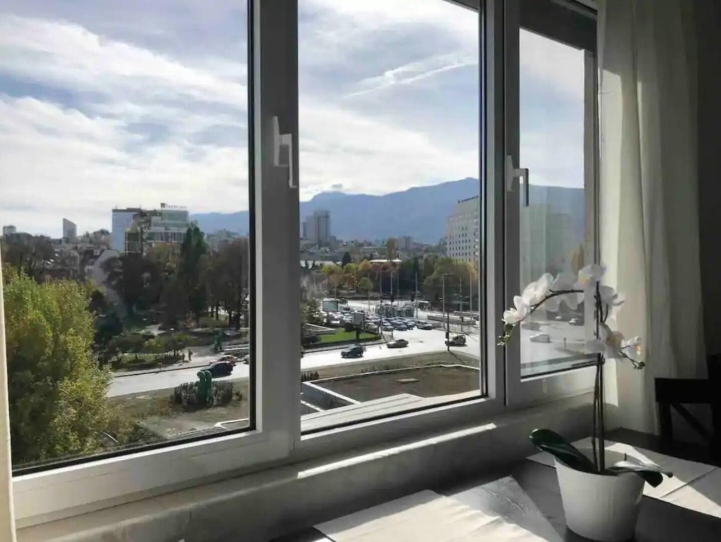Amazing Location In The Center For 8 Vakantiehuis *