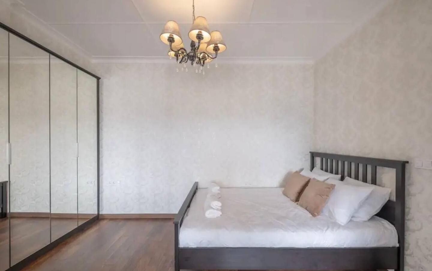 Vakantiehuis Amazing Location In The Center For 8 *